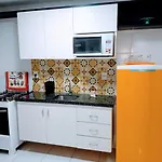 Confortável apartamento com piscina 300mt da praia