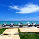 Wave Suites Hotel