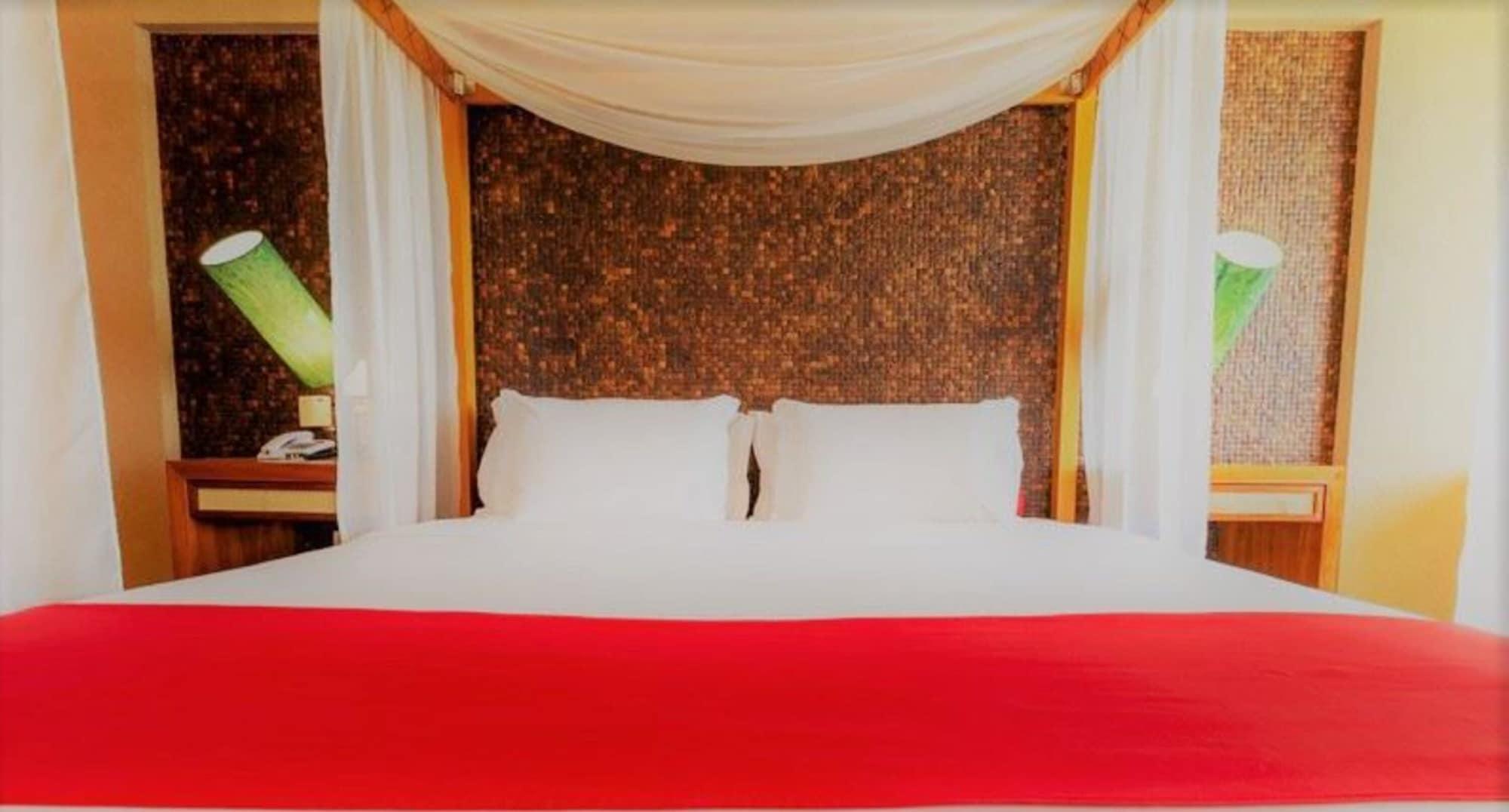 Ritz Lagoa Da Anta & Hotel 5*
