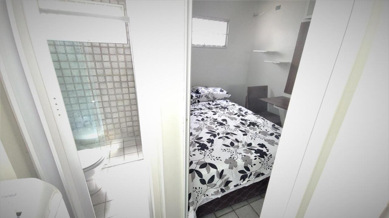 Quarto Com Banheiro Privativo Dentro De Um Ap Na Praia Da Ponta Verde *