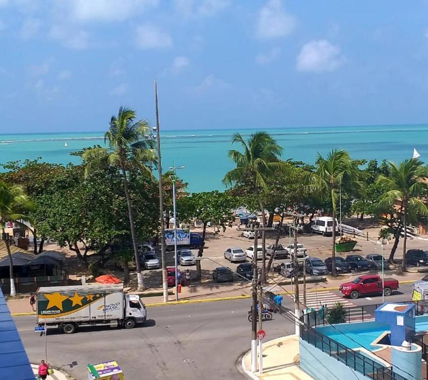 Na Beira Mar Pajuçara: Beachfront With Lateral Sea View Maceió