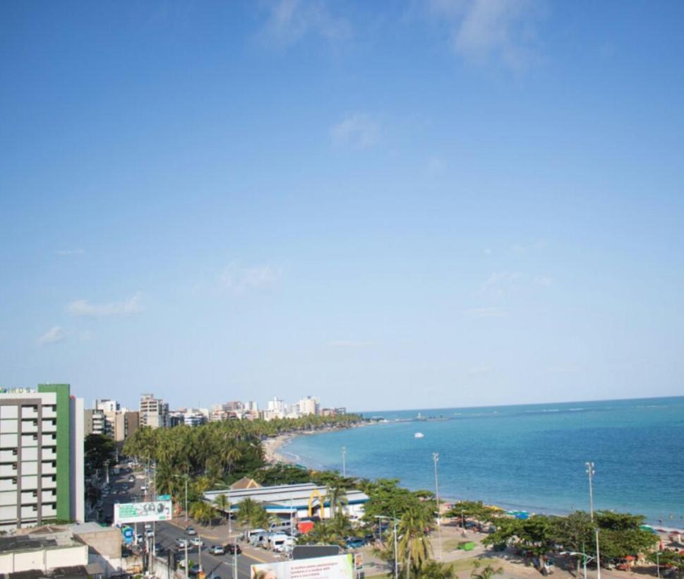 Na Beira Mar Pajuçara: Beachfront With Lateral Sea View
