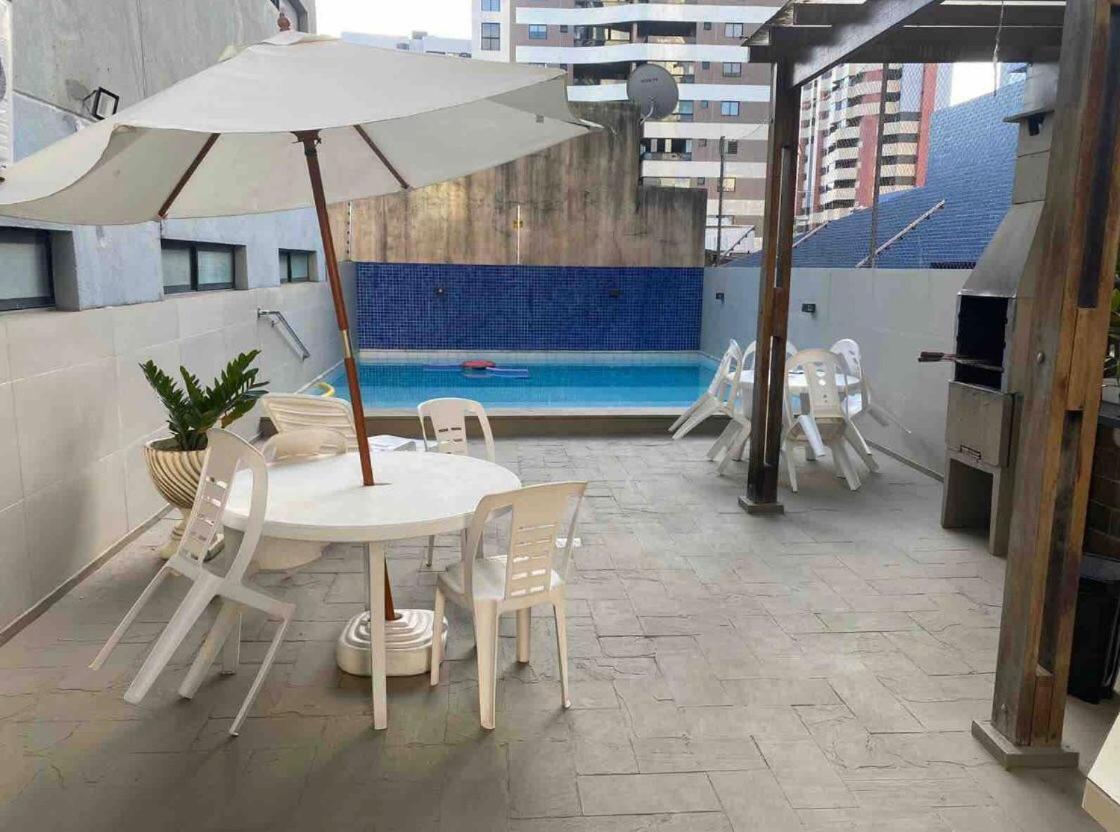 Apartamento Em Frente Ao Tropico Com Manobrista, Wi-fi, Lavadora De Roupas - Apto 202 *