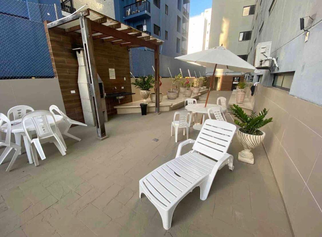 Apartamento Em Frente Ao Tropico Com Manobrista, Wi-fi, Lavadora De Roupas - Apto 202