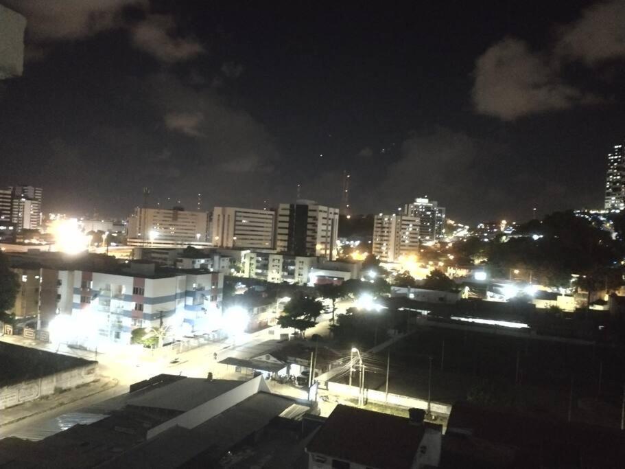 Apartamento Apt. A 1km Da Praia, Piscina, Wi-fi, Smart Tv. *
