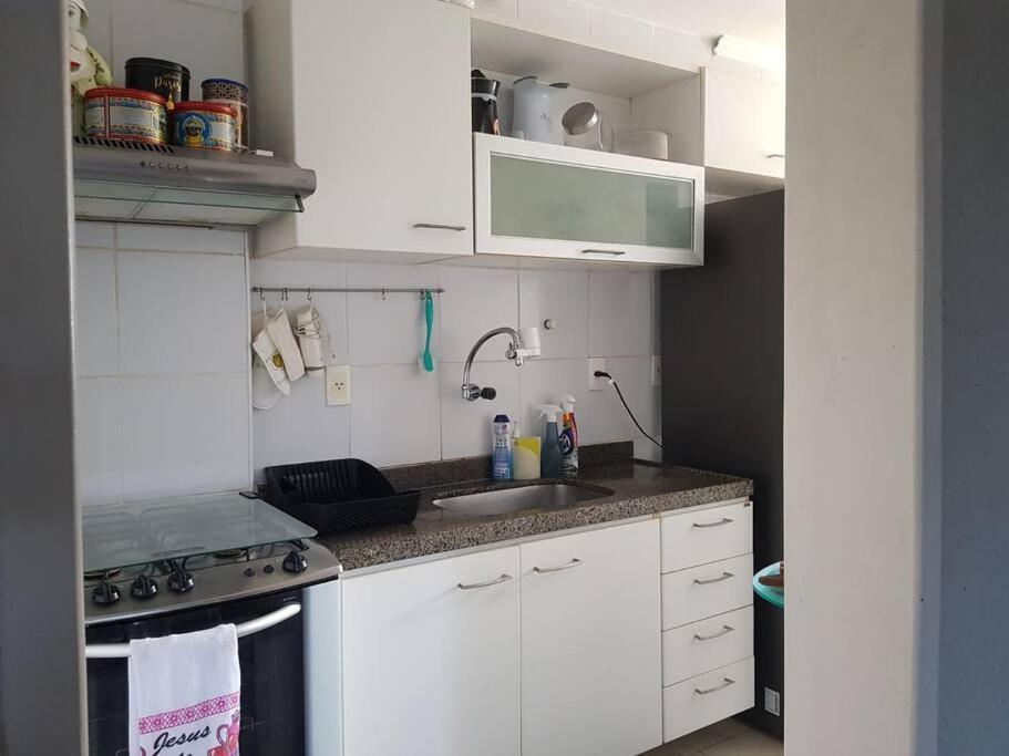 Apartamento Apt. A 1km Da Praia, Piscina, Wi-fi, Smart Tv.