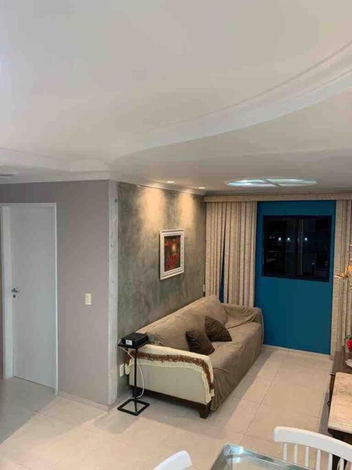 Apartamento Apt. A 1km Da Praia, Piscina, Wi-fi, Smart Tv.