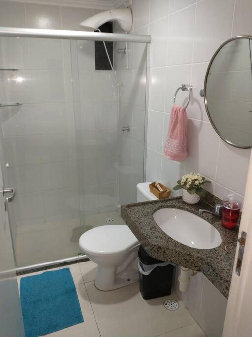 Apartamento Apt. A 1km Da Praia, Piscina, Wi-fi, Smart Tv.