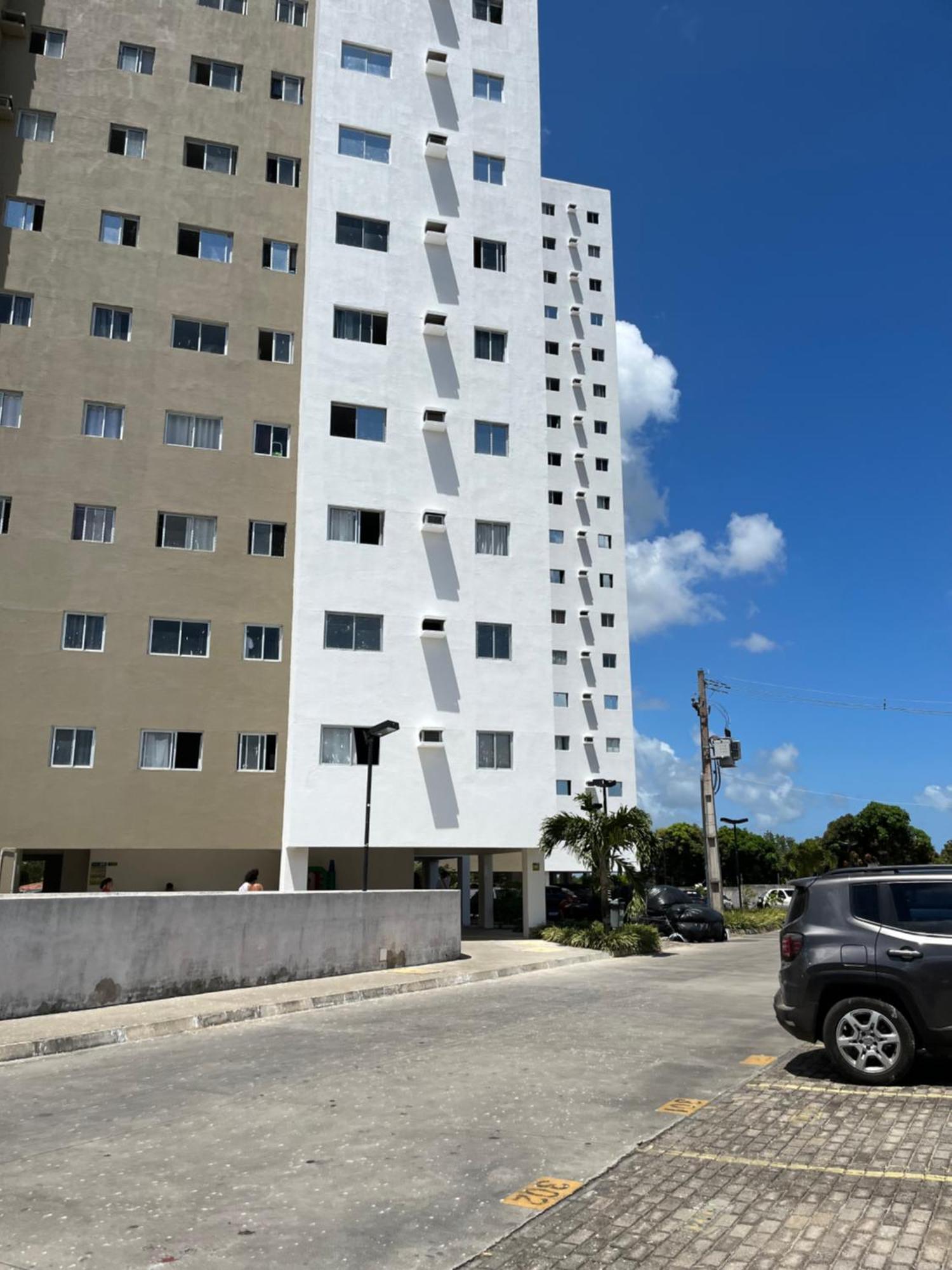 Apto Com 2/4, Elevador, Piscina!