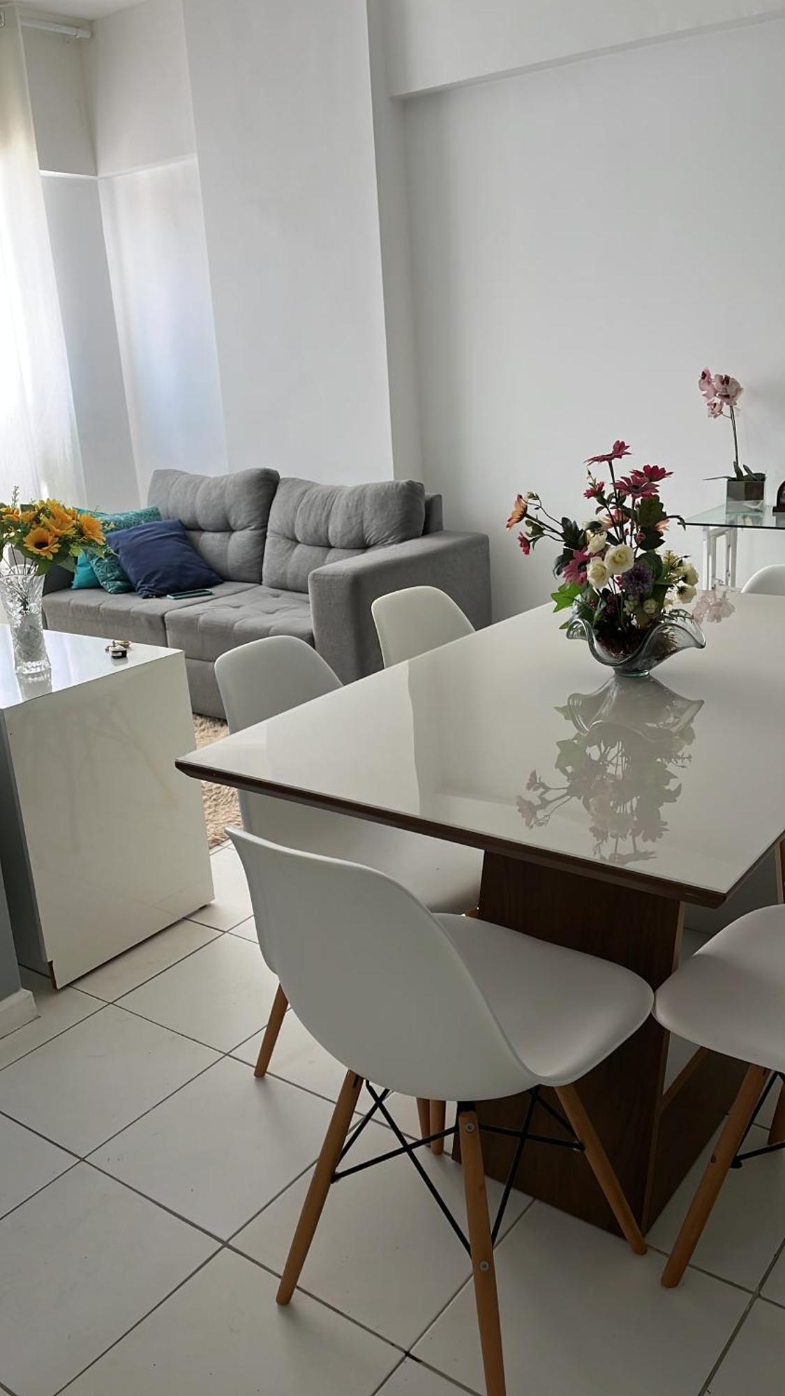 Apartamento Apto Com 2/4, Elevador, Piscina!