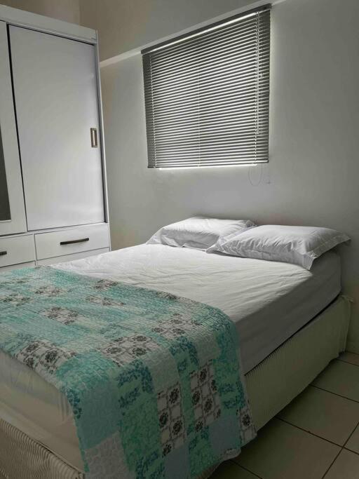 Apartamento Apto Com 2/4, Elevador, Piscina!