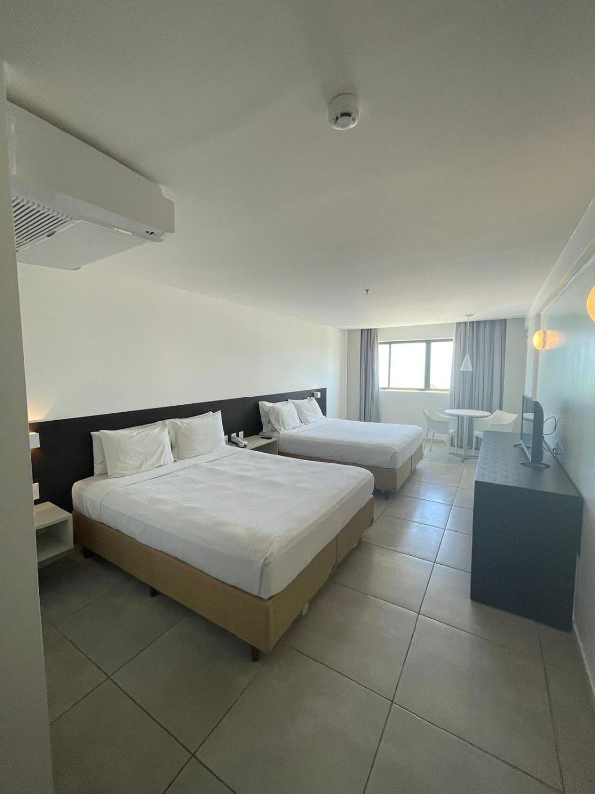 Flat No Ritz -729 Hotel 4*