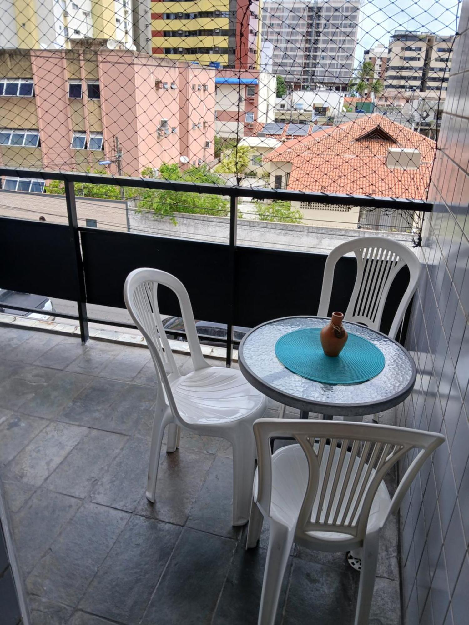 Apartamento Em Frente Ao Tropico Com Manobrista, Wi-fi, Lavadora De Roupas - Apto 202 *