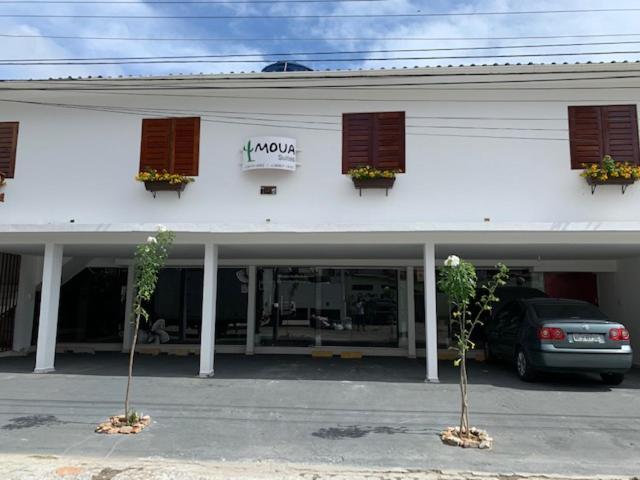 Moua Suites *