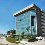 Flat No Ritz Suites Hotel