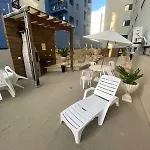 Apto 405 - Quarto e sala espaçoso na praia de Ponta Verde com Wi-fi, tv a cabo e piscina