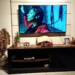Quarto Simples Em Apto Charmoso