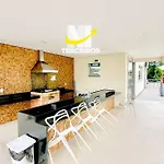 Apartamento Moderno Com Piscina, Churrasqueira E Garagem!