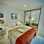 BEIRA MAR com AR e COZINHA COMPLETA perfeito HOME OFFICE