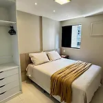 Edf Sevilha - Apartamento Com 1 Suite Climatizada E 2 Banheiros, Sala Climatizada A 300 Metros Da Beira-Mar De Ponta Verde - Excelente Localizacao