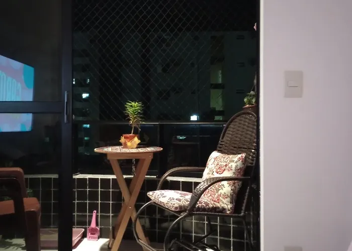 Quarto Simples Em Apto Charmoso