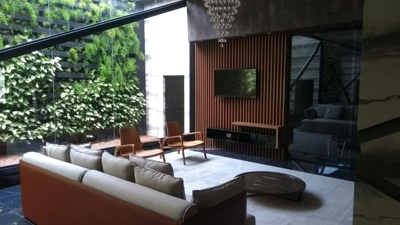 De Luxo No Coracao Da Ponta