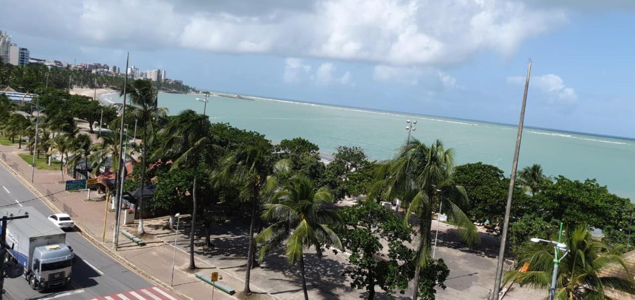Apartamento Na Beira Mar: Oceanfront With Lateral Sea View Maceió