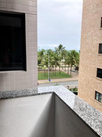 Na Beira Mar: Oceanfront With Lateral Sea View Apartamento