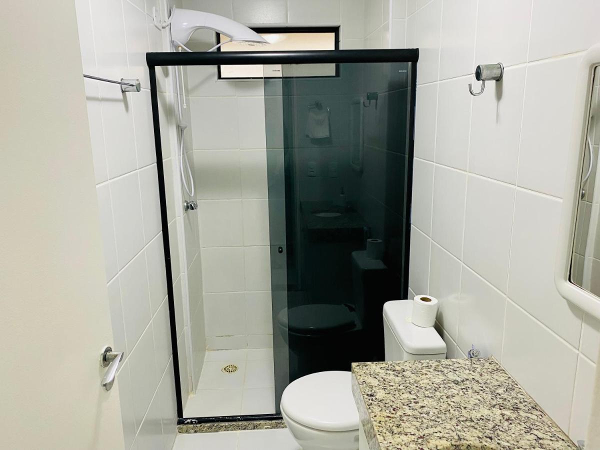 E Sala Com Piscina Proximo A Apartamento