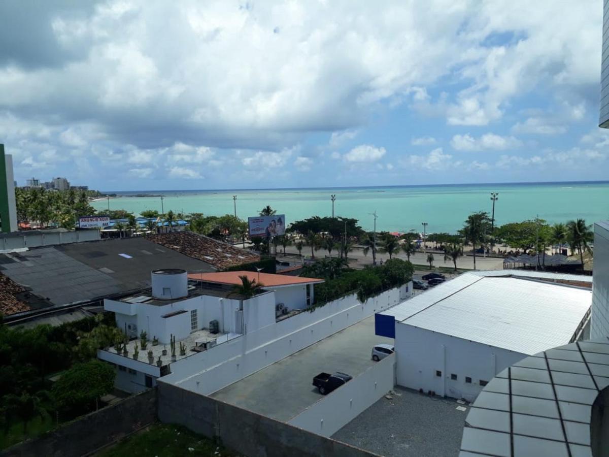 Na Beira Mar De Pajucara- Edif Neo- Apartamento Quarto E Sala - Possui Varanda- Vista Lateral Do Mar -rua Julio Plech Filho 60 Esquina Com Avenida Doutor Antonio Gouveia - Consumo Eletrico E Pago No Ckeck-out 1kwh E 1,35 Reias- Tem Tela De Protecao *