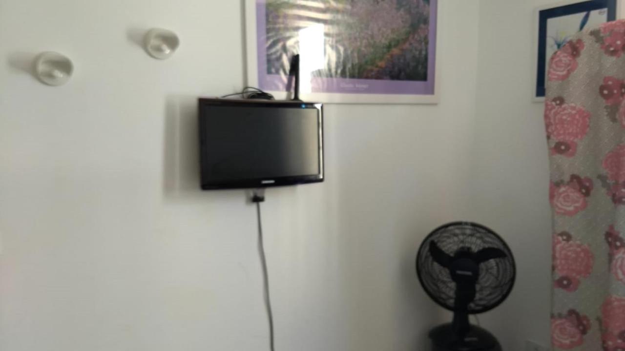 Apartamento Na Beira Mar De Pajucara- Edif Neo- Apartamento Quarto E Sala - Possui Varanda- Vista Lateral Do Mar -rua Julio Plech Filho 60 Esquina Com Avenida Doutor Antonio Gouveia - Consumo Eletrico E Pago No Ckeck-out 1kwh E 1,35 Reias- Tem Tela De Protecao Maceió