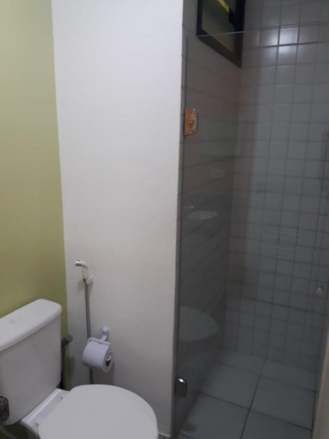 Na Beira Mar De Pajucara- Edif Neo- Apartamento Quarto E Sala - Possui Varanda- Vista Lateral Do Mar -rua Julio Plech Filho 60 Esquina Com Avenida Doutor Antonio Gouveia - Consumo Eletrico E Pago No Ckeck-out 1kwh E 1,35 Reias- Tem Tela De Protecao Apartamento Maceió