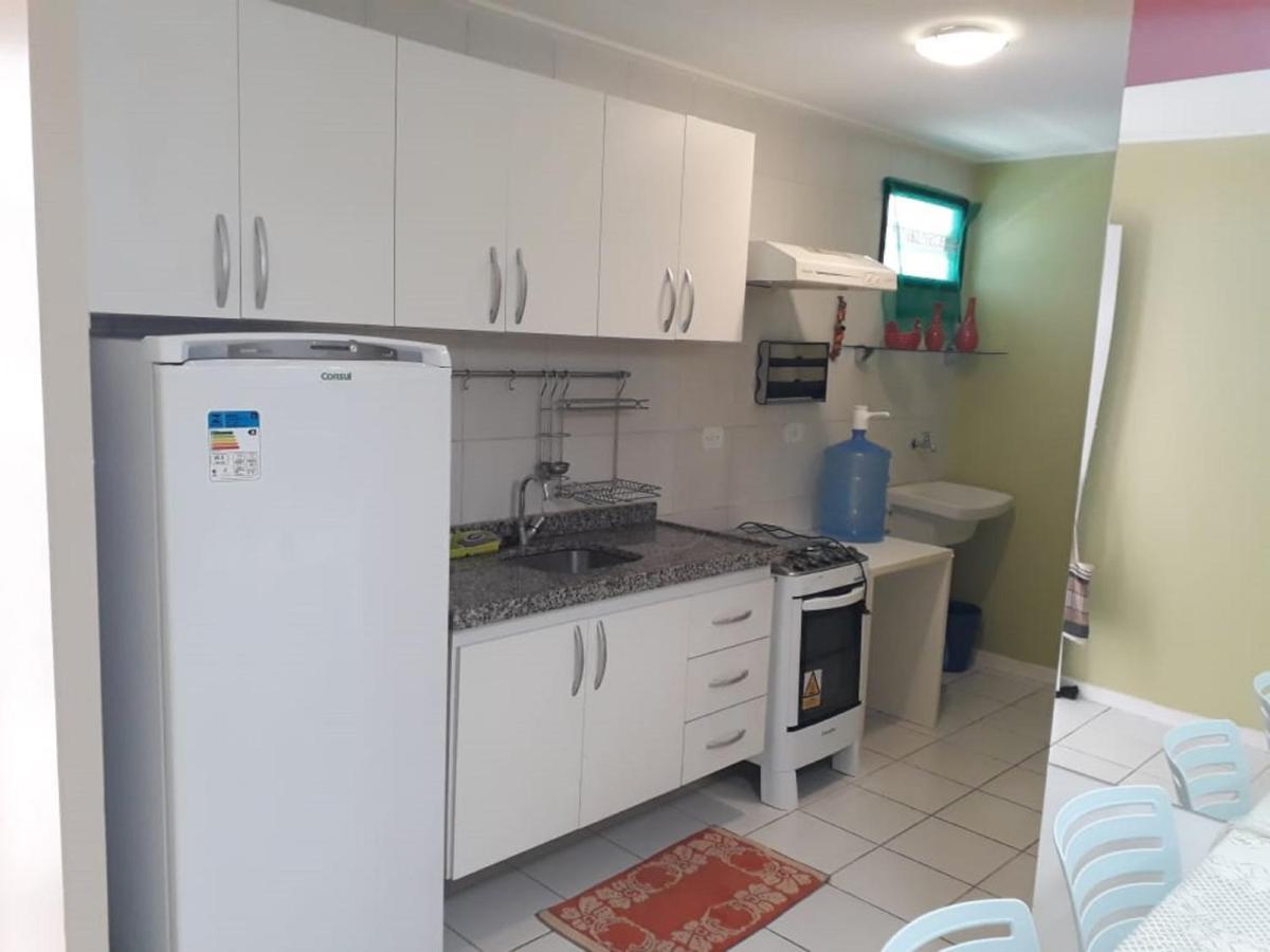 Na Beira Mar De Pajucara- Edif Neo- Apartamento Quarto E Sala - Possui Varanda- Vista Lateral Do Mar -rua Julio Plech Filho 60 Esquina Com Avenida Doutor Antonio Gouveia - Consumo Eletrico E Pago No Ckeck-out 1kwh E 1,35 Reias- Tem Tela De Protecao Maceió