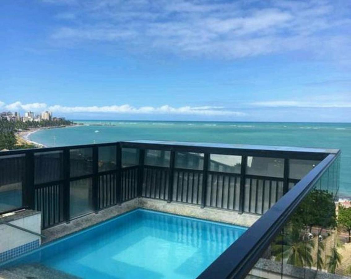 Na Beira Mar De Pajucara- Edif Neo- Apartamento Quarto E Sala - Possui Varanda- Vista Lateral Do Mar -rua Julio Plech Filho 60 Esquina Com Avenida Doutor Antonio Gouveia - Consumo Eletrico E Pago No Ckeck-out 1kwh E 1,35 Reias- Tem Tela De Protecao Maceió