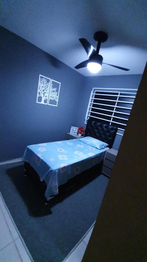 Hospedagem domiciliar Bedroom Airport
