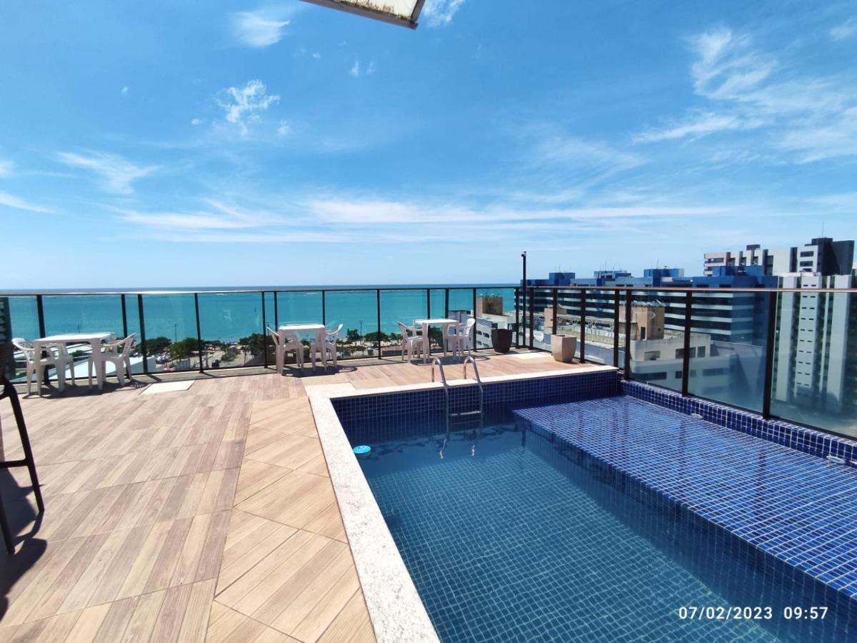 Gales De Pajucara: Beachfront With Rooftop Pool Apartamento