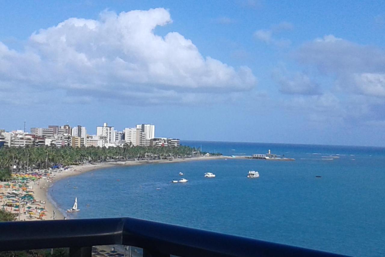 Na Beira Mar: Pajuçara Beachfront With Ocean View Aparthotel