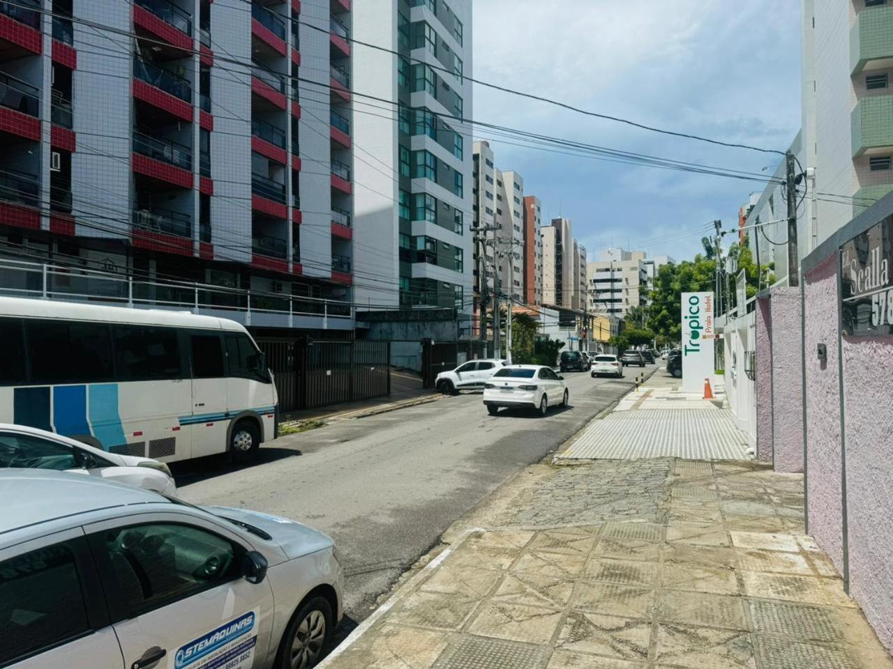 Apto 405 - Quarto e sala espaçoso na praia de Ponta Verde com Wi-fi, tv a cabo e piscina Apartamento Maceió