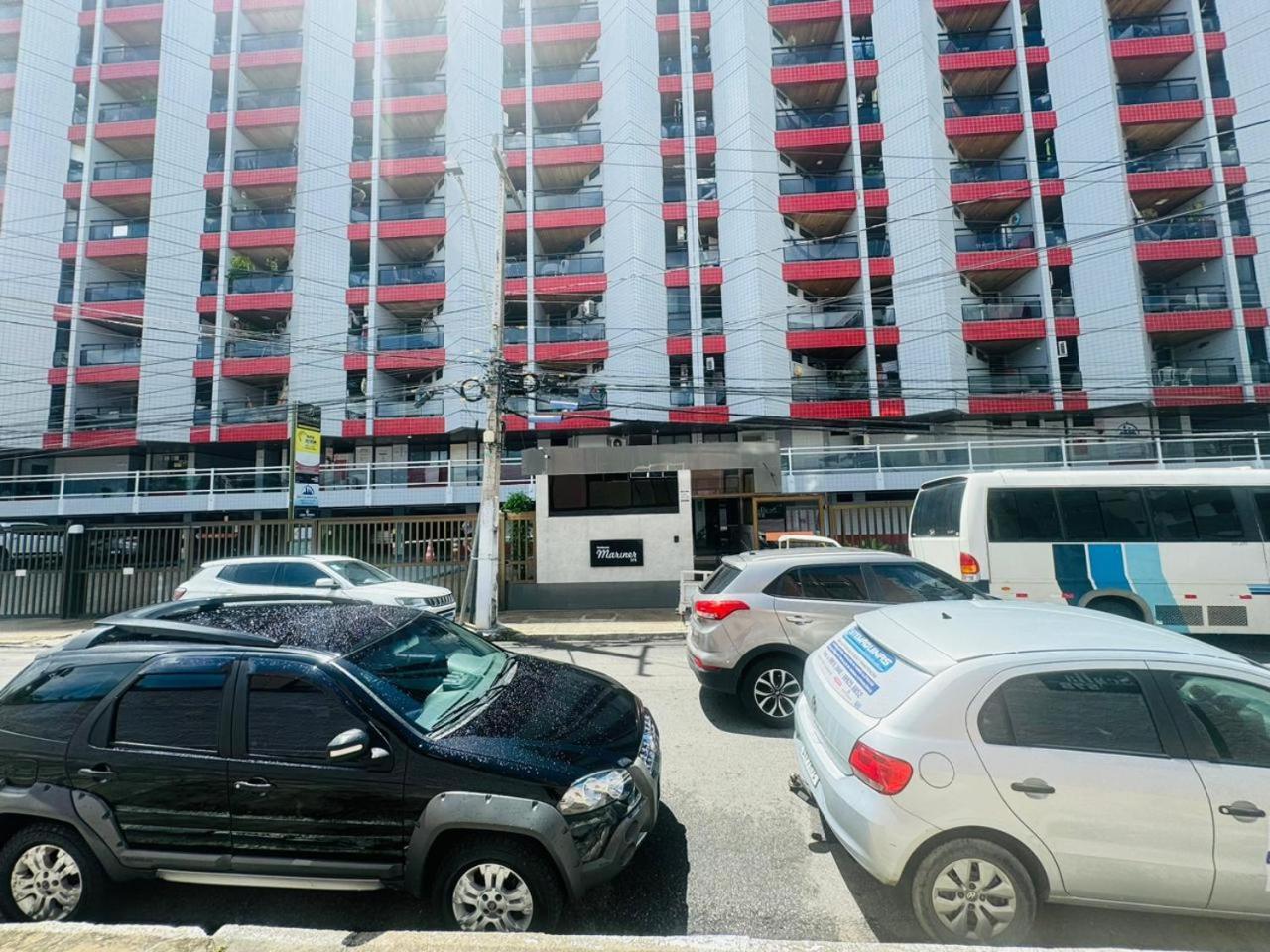 Apto 405 - Quarto e sala espaçoso na praia de Ponta Verde com Wi-fi, tv a cabo e piscina Maceió