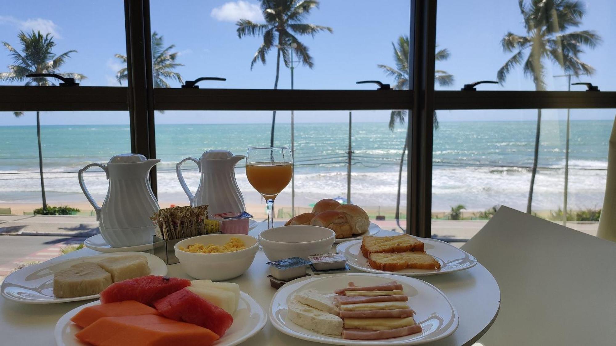 Flat Frente Mar C Limpeza Diaria | R206 * Maceió