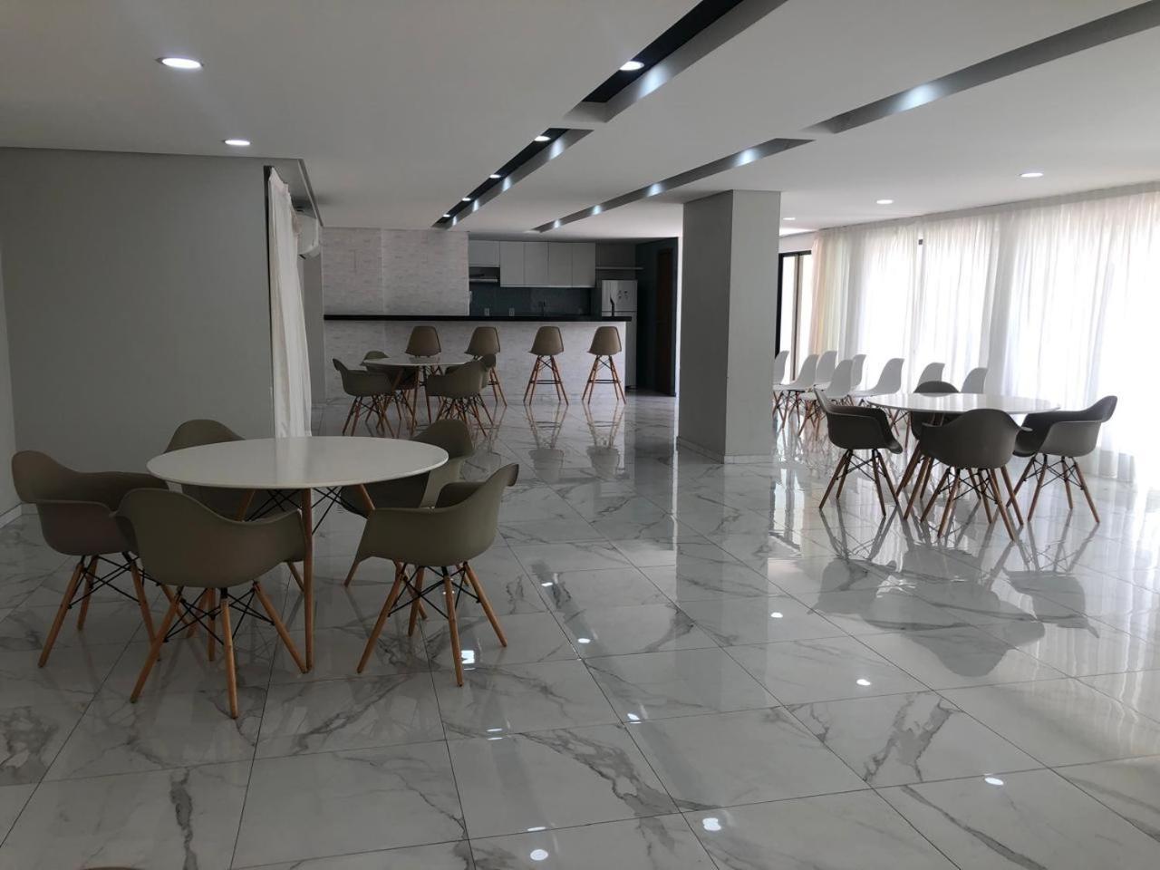 Luxor Double Com Varanda Gourmet Contendo Churrasqueira E Frigobar, Vista Panoramica Da Ponta Verde! 2 Quartos Com Split, 2 Banheiros E Uma Banheira De Hidromassagem Na Do Apartamento!