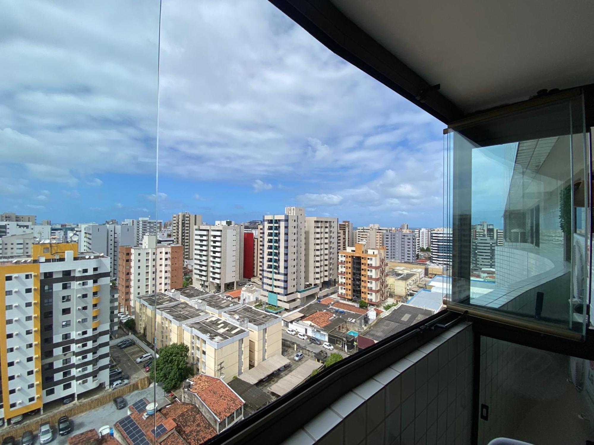 Luxor Double Com Varanda Gourmet Contendo Churrasqueira E Frigobar, Vista Panoramica Da Ponta Verde! 2 Quartos Com Split, 2 Banheiros E Uma Banheira De Hidromassagem Na Do Apartamento! Apartment
