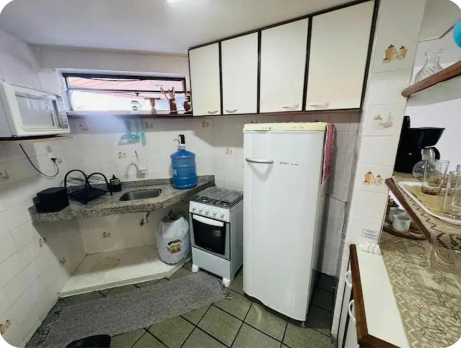 Apartamento Apto 405 - Quarto e sala espaçoso na praia de Ponta Verde com Wi-fi, tv a cabo e piscina *