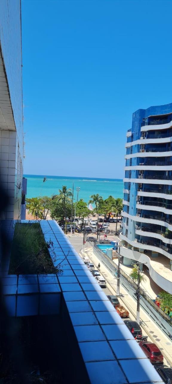 Na Beira Mar De Pajucara- Edif Neo- E Sala - Possui Varanda- Vista Lateral Do Mar-rua Julio Plech Filho 60 Esquina Com Avenida Doutor Antonio Gouveia - Consumo Eletrico E Pago No Ckeck-out - 1 Kwh E 1,35 Reias - Tem Tela De Proteca * Maceió