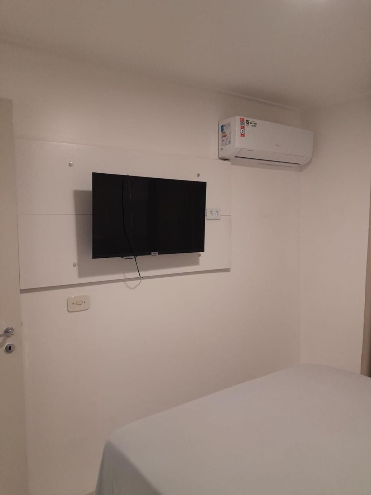 Na Beira Mar De Pajucara- Edif Neo- E Sala - Possui Varanda- Vista Lateral Do Mar-rua Julio Plech Filho 60 Esquina Com Avenida Doutor Antonio Gouveia - Consumo Eletrico E Pago No Ckeck-out - 1 Kwh E 1,35 Reias - Tem Tela De Proteca * Maceió