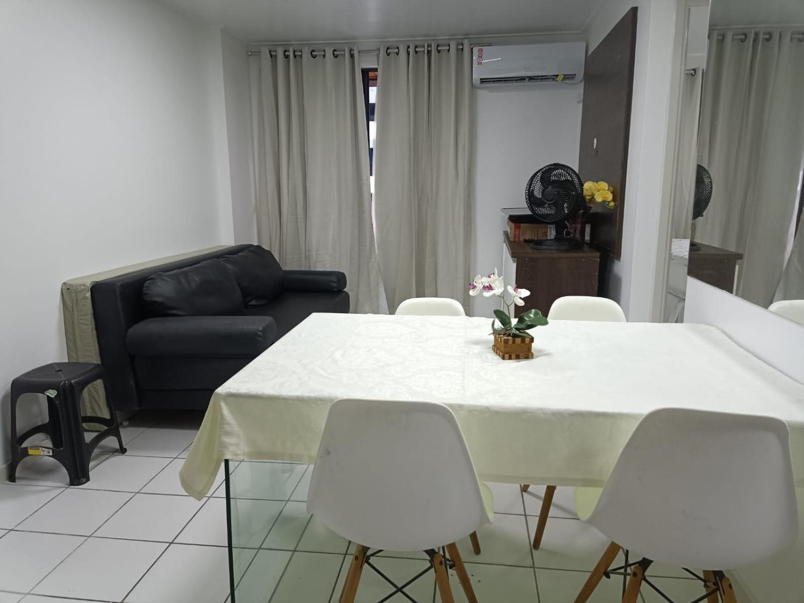 Apartamento Na Beira Mar De Pajucara- Edif Neo- E Sala - Possui Varanda- Vista Lateral Do Mar-rua Julio Plech Filho 60 Esquina Com Avenida Doutor Antonio Gouveia - Consumo Eletrico E Pago No Ckeck-out - 1 Kwh E 1,35 Reias - Tem Tela De Proteca *