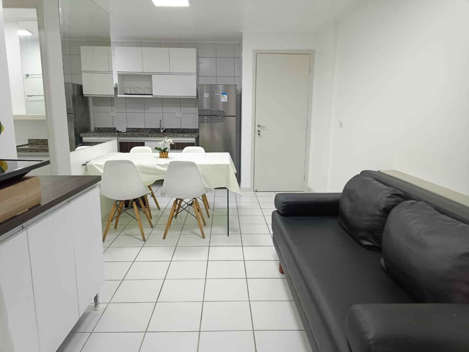 Na Beira Mar De Pajucara- Edif Neo- E Sala - Possui Varanda- Vista Lateral Do Mar-rua Julio Plech Filho 60 Esquina Com Avenida Doutor Antonio Gouveia - Consumo Eletrico E Pago No Ckeck-out - 1 Kwh E 1,35 Reias - Tem Tela De Proteca Maceió