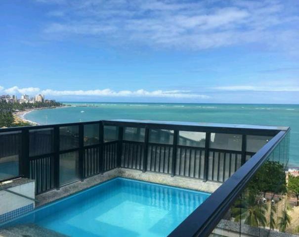 Na Beira Mar De Pajucara- Edif Neo- E Sala - Possui Varanda- Vista Lateral Do Mar-rua Julio Plech Filho 60 Esquina Com Avenida Doutor Antonio Gouveia - Consumo Eletrico E Pago No Ckeck-out - 1 Kwh E 1,35 Reias - Tem Tela De Proteca Apartamento