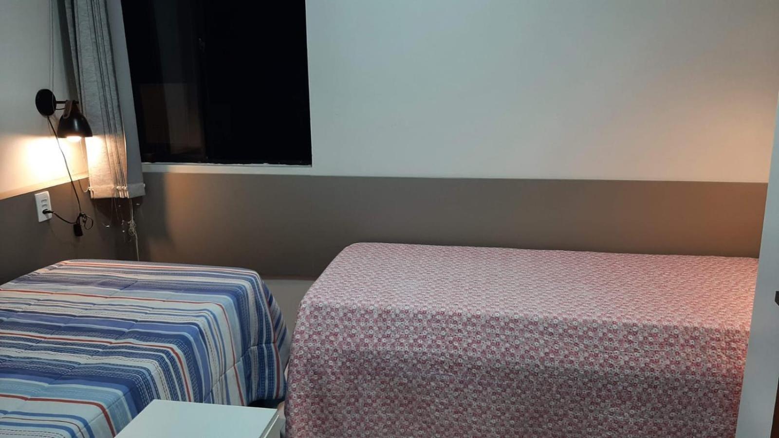 Apartamento De Ponta Verde, A Beira Mar, Com Sala Climatizada, Paraiso Em Maceió