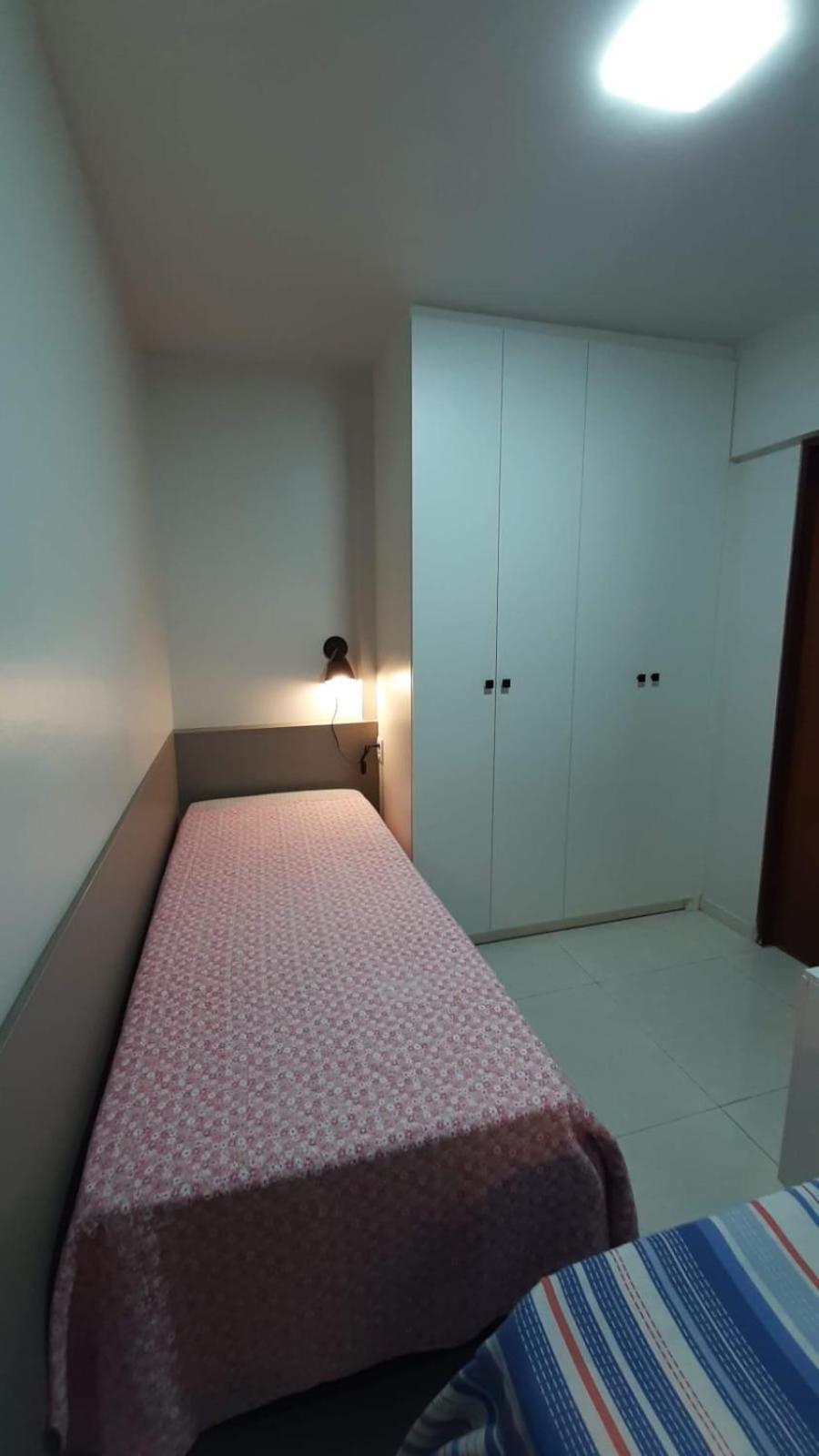 Apartamento De Ponta Verde, A Beira Mar, Com Sala Climatizada, Paraiso Em *